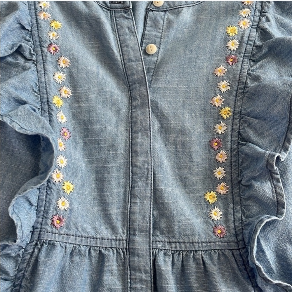 🩵 Madewell Floral Embroidered Denim ruffle top - Picture 3 of 8